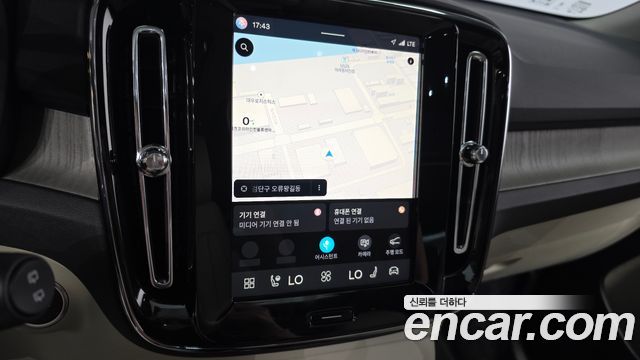 Volvo XC40 B4 Ultra Bright 2025 — фото 13