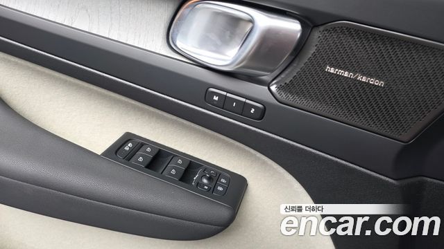 Volvo XC40 B4 Ultra Bright 2025 — фото 18