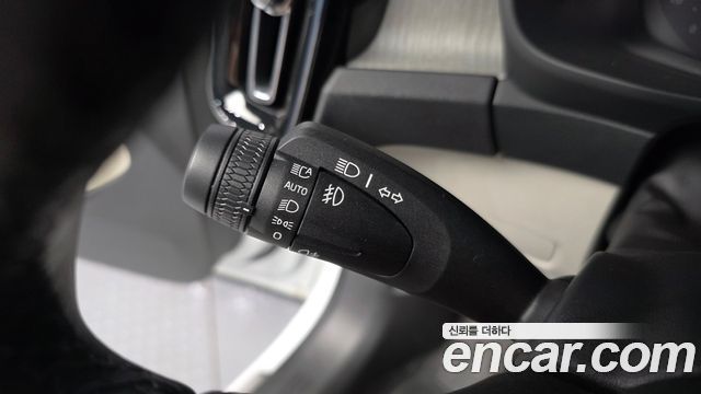 Volvo XC40 B4 Ultra Bright 2025 — фото 19