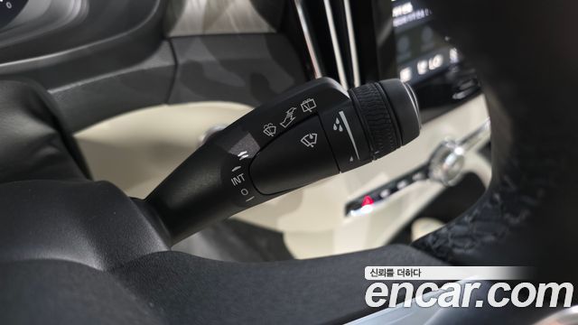 Volvo XC40 B4 Ultra Bright 2025 — фото 20