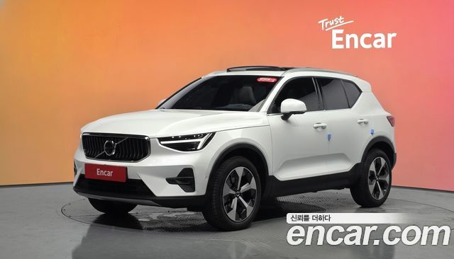 Volvo XC40 B4 Ultra Bright 2025 — фото 1