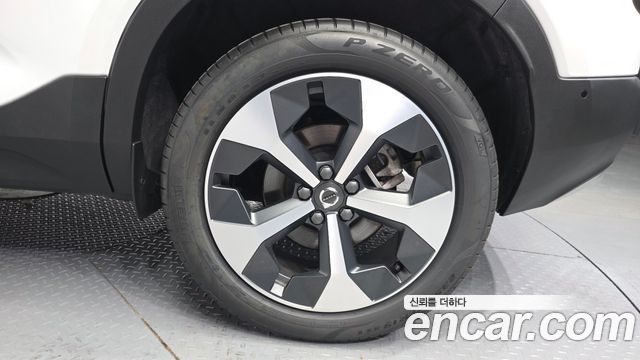 Volvo XC40 B4 Ultra Bright 2025 — фото 21