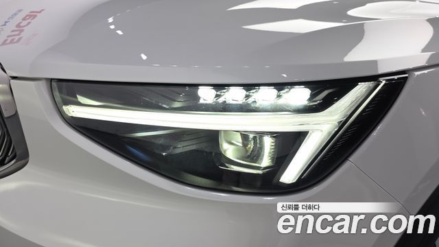 Volvo XC40 B4 Ultra Bright 2025 — фото 22