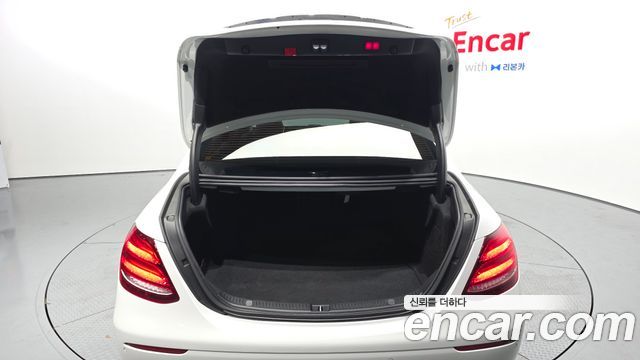 Mercedes-Benz E-Class (W213) E450 4MATIC Exclusive 2020 — фото 33