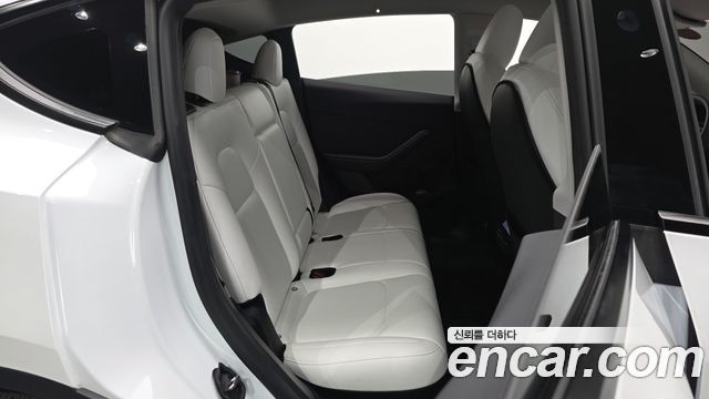 Tesla Model Y RWD 2024 — фото 12