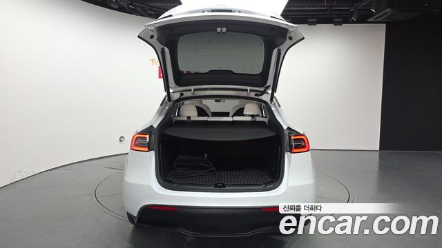 Tesla Model Y RWD 2024 — фото 20