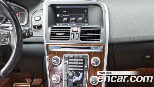 Volvo XC60 D4 1st 2015 — фото 14