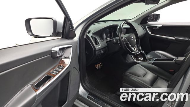 Volvo XC60 D4 1st 2017 — фото 10