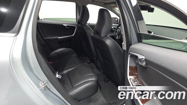 Volvo XC60 D4 1st 2017 — фото 11
