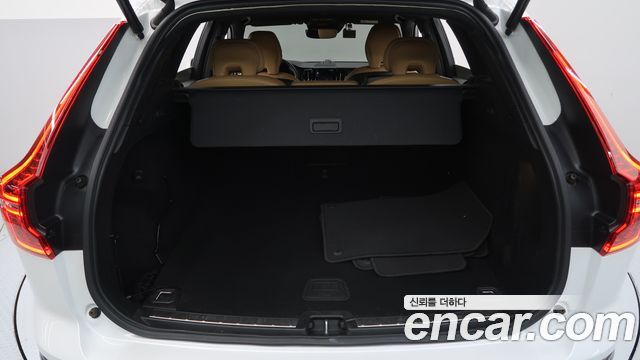 Volvo XC60 (II) B5 Inscription 2021 — фото 16