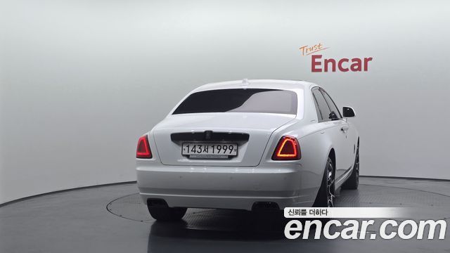 Rolls-Royce Ghost 6.6 V12 Black badge 2020 — фото 4
