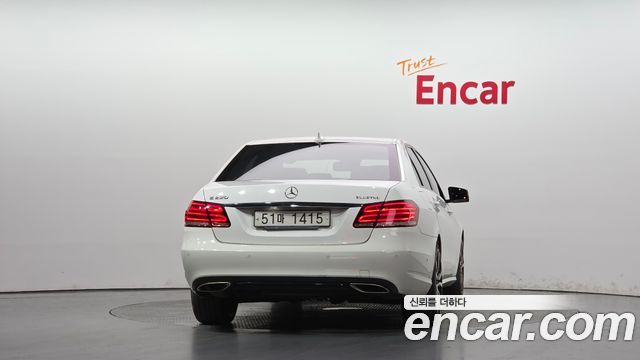 Mercedes-Benz E-Class (W212) E220 Bluetec Avantgarde Sport 2015 — фото 4