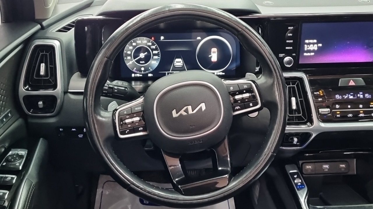 Kia Sorento (IV) Diesel 2.2 2WD Noblesse 2023 — фото 16