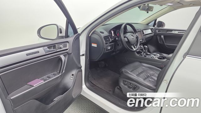 Volkswagen Touareg V6 3.0 TDI Bluemotion Premium 7P5 2015 — фото 10