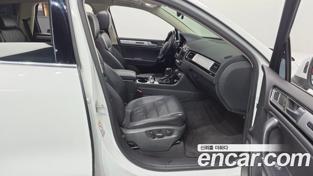 Volkswagen Touareg V6 3.0 TDI Bluemotion Premium 7P5 2015 — фото 11