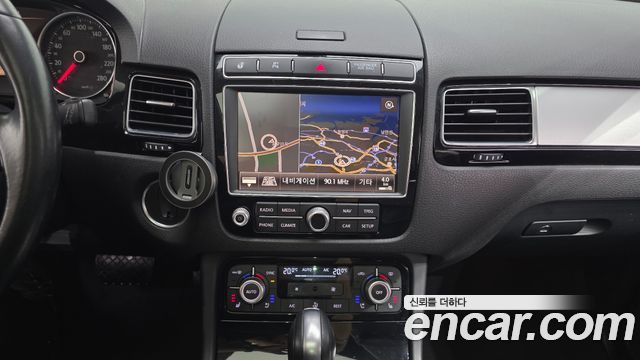 Volkswagen Touareg V6 3.0 TDI Bluemotion Premium 7P5 2015 — фото 13