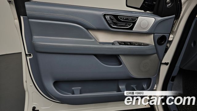 Lincoln Navigator (IV) 3.5L Black Label 2019 — фото 24