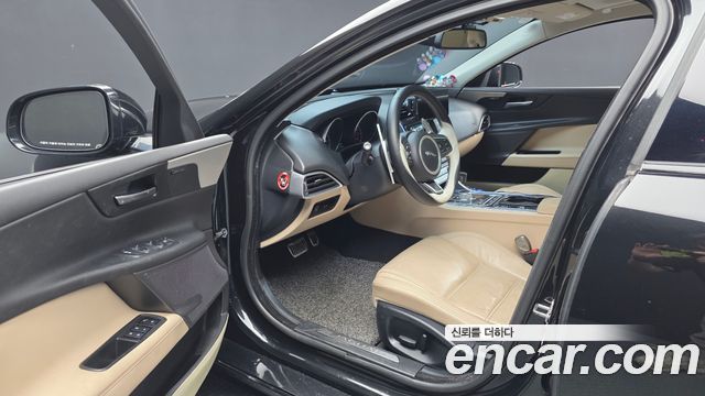 Jaguar XE 20t Prestige 2016 — фото 10