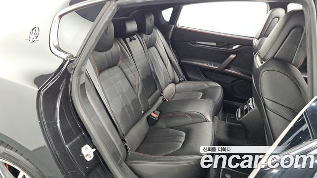 Maserati Quattroporte S Q4 3.0 V6 Gransport 2017 — фото 11