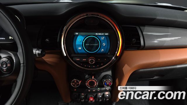 MINI Cooper 5Door Standard 3rd 2021 — фото 17