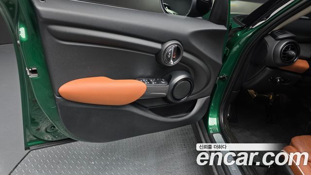 MINI Cooper 5Door Standard 3rd 2021 — фото 30