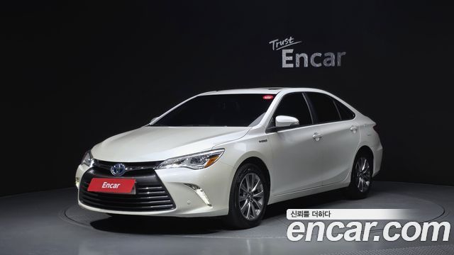 Toyota Camry Hybrid XLE 2017 — фото 1
