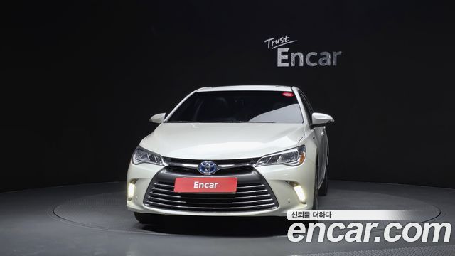 Toyota Camry Hybrid XLE 2017 — фото 3