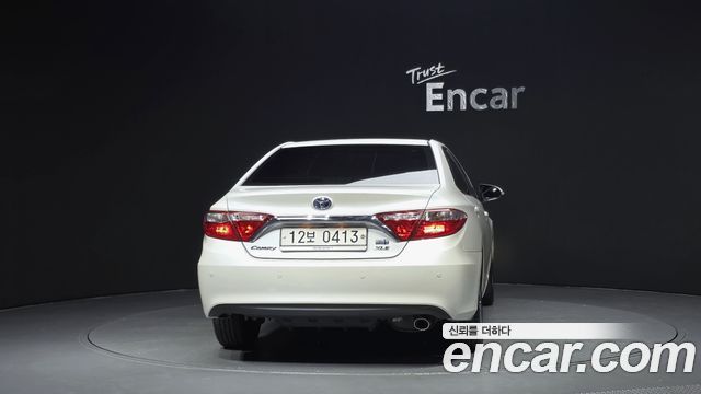 Toyota Camry Hybrid XLE 2017 — фото 4