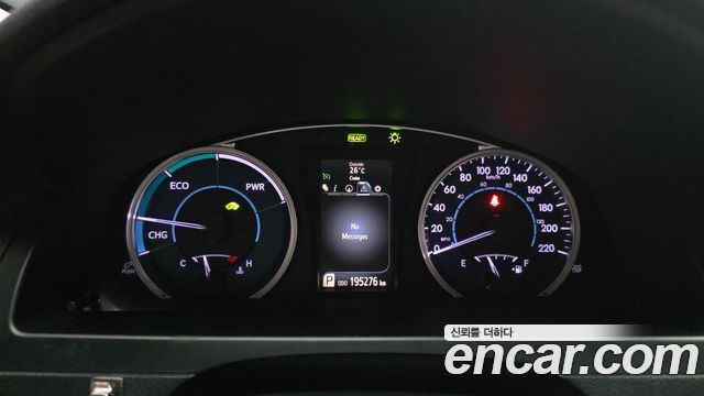 Toyota Camry Hybrid XLE 2017 — фото 8