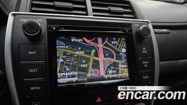 Toyota Camry Hybrid XLE 2017 — фото 14