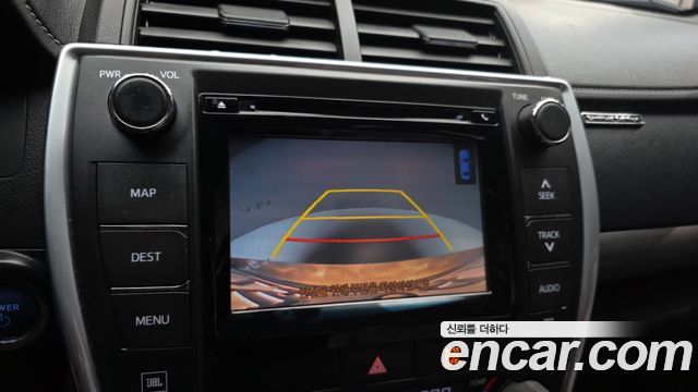 Toyota Camry Hybrid XLE 2017 — фото 15