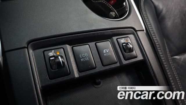 Toyota Camry Hybrid XLE 2017 — фото 16