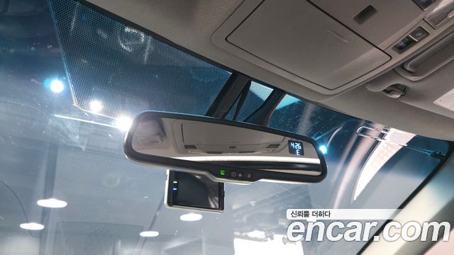 Toyota Camry Hybrid XLE 2017 — фото 19