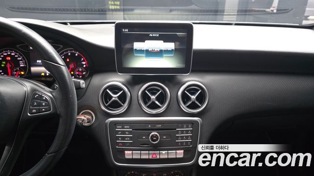 Mercedes-Benz A-Class (W176) A200 2016 — фото 18
