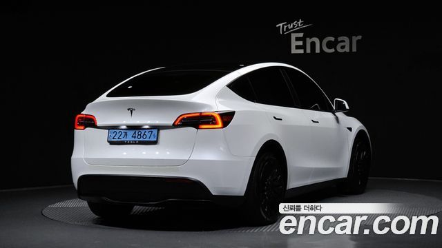 Tesla Model Y RWD 2023 — фото 2