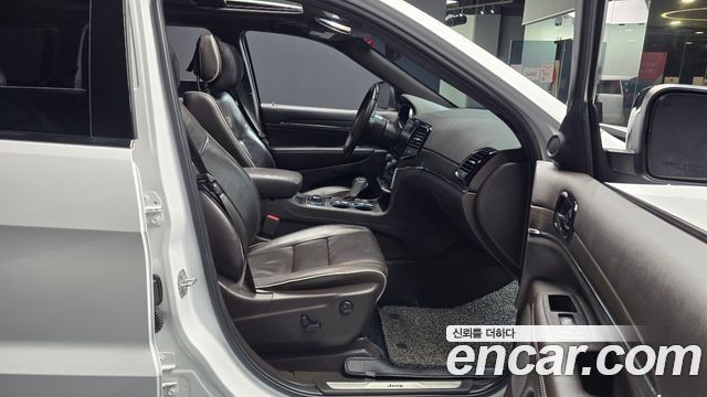 Jeep Grand Cherokee 3.0 Diesel Overland WK2 2019 — фото 11