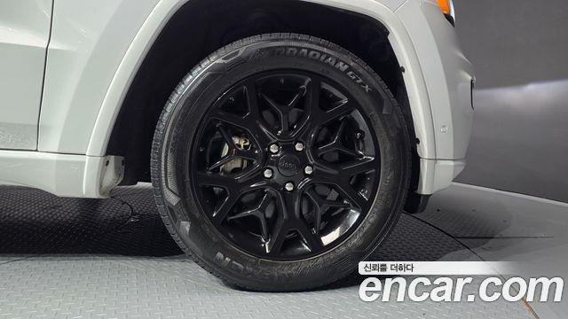 Jeep Grand Cherokee 3.0 Diesel Overland WK2 2019 — фото 21