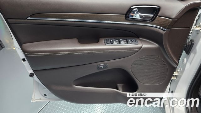 Jeep Grand Cherokee 3.0 Diesel Overland WK2 2019 — фото 24