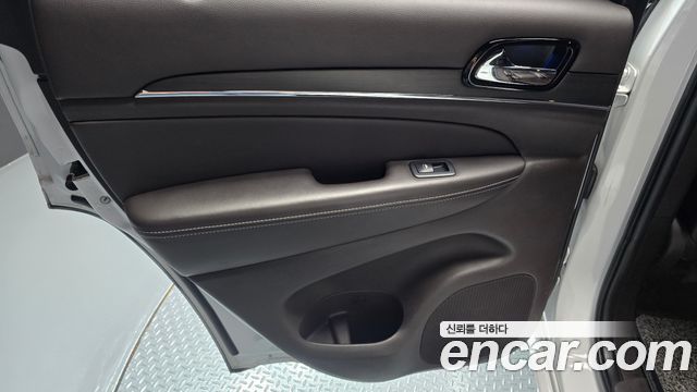 Jeep Grand Cherokee 3.0 Diesel Overland WK2 2019 — фото 25