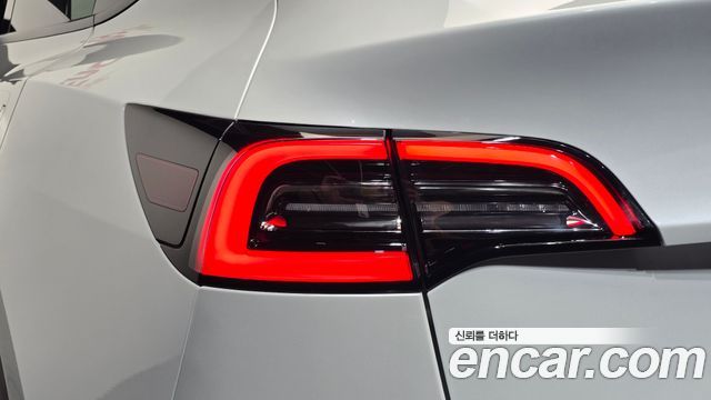Tesla Model Y Long Range AWD 2022 — фото 29