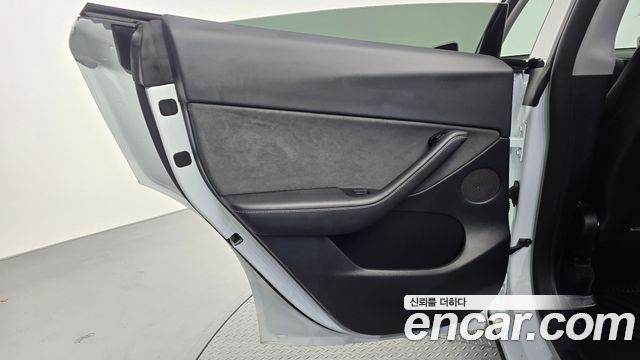 Tesla Model Y Long Range AWD 2022 — фото 31