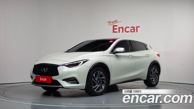 Infiniti Q30 2.0 Cafe Teak