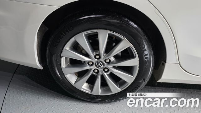 Toyota Camry Hybrid XLE 2016 — фото 5