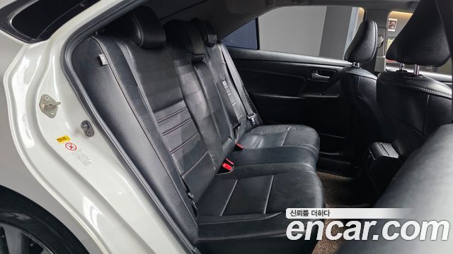 Toyota Camry Hybrid XLE 2016 — фото 12