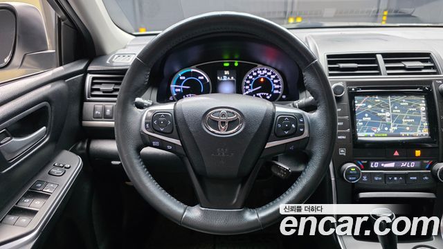 Toyota Camry Hybrid XLE 2016 — фото 13