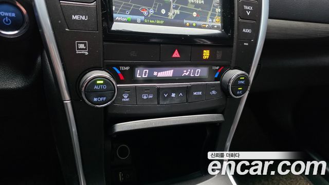 Toyota Camry Hybrid XLE 2016 — фото 16