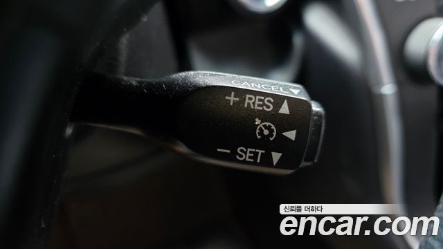 Toyota Camry Hybrid XLE 2016 — фото 17