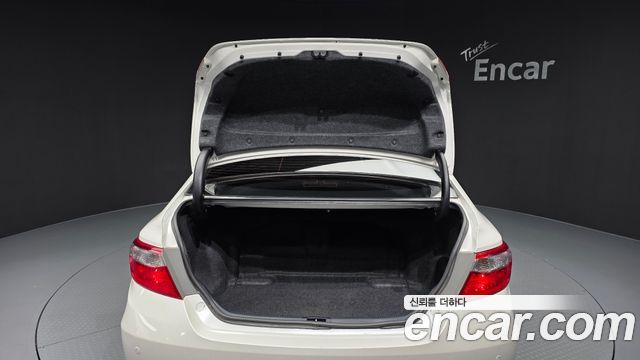 Toyota Camry Hybrid XLE 2016 — фото 20