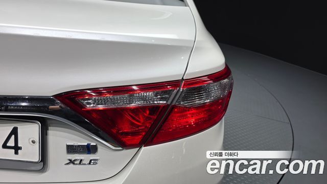 Toyota Camry Hybrid XLE 2016 — фото 23