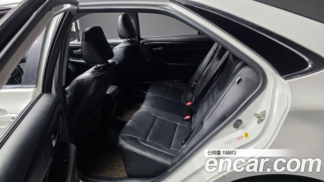 Toyota Camry Hybrid XLE 2016 — фото 26